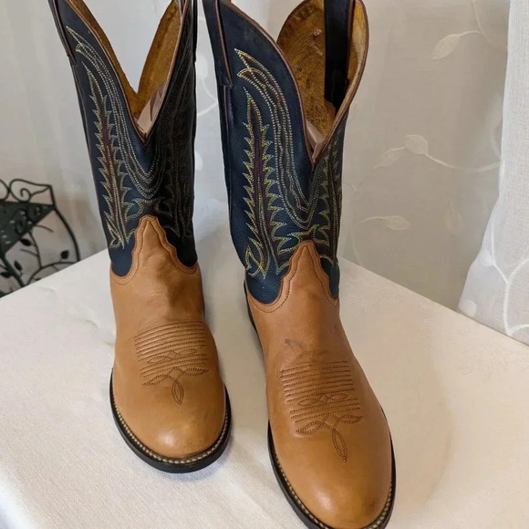 Tony Lama Vintage Leather Cowboy Boots, Tan/Black, Size 9 - Picture 2 of 12